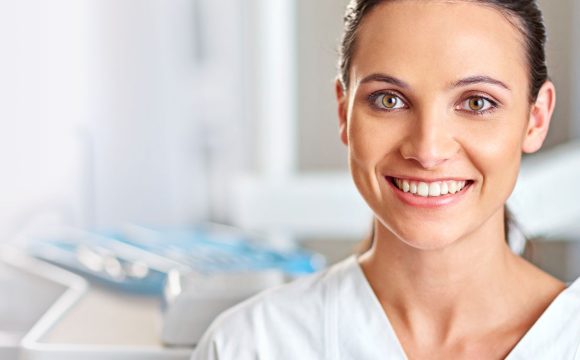 Diş Sağlığını Korumanın Altın Kuralları: Günlük Alışkanlıklar ve Profesyonel Bakım